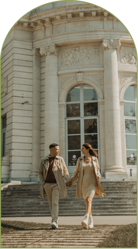 Couple devant le château